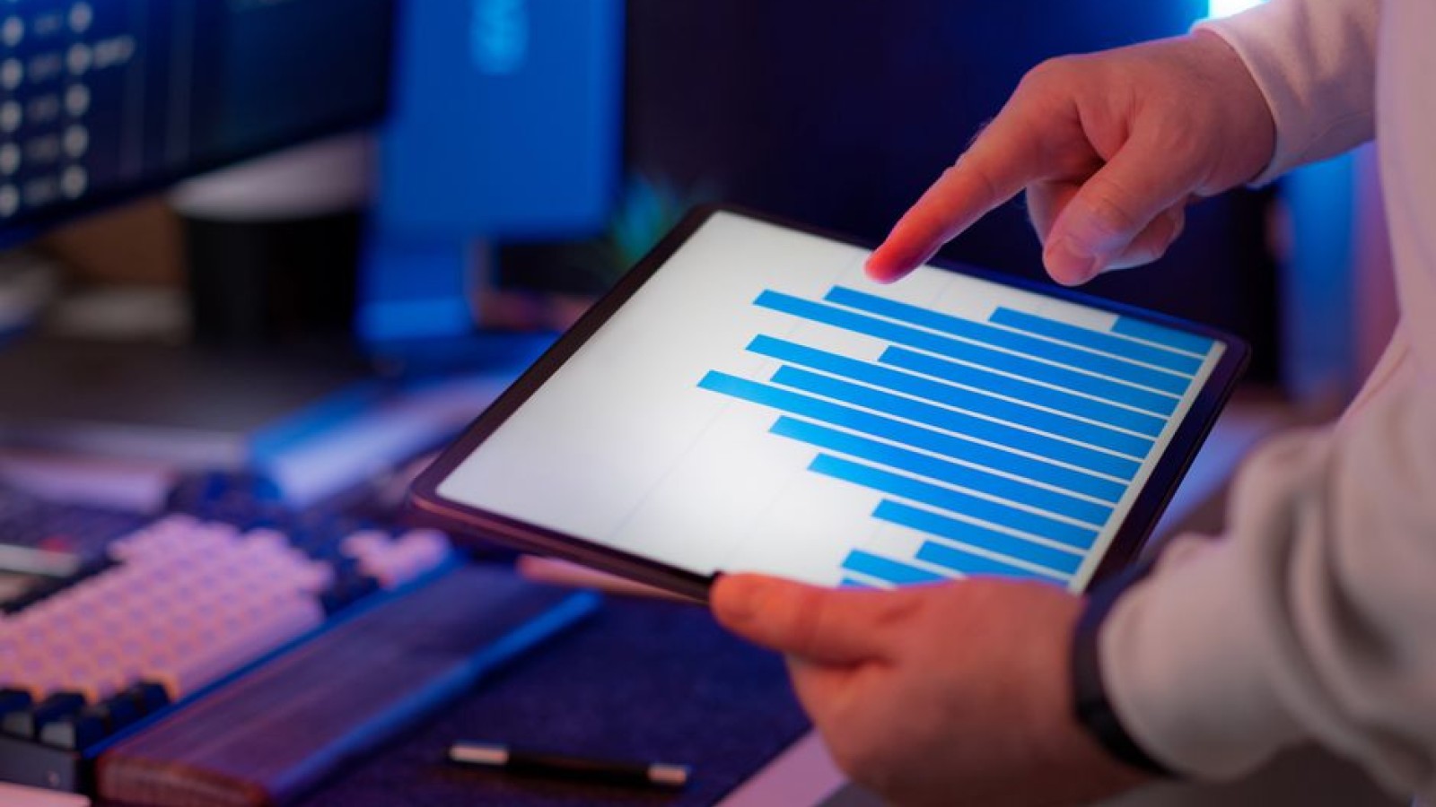 AI do analizy sprzedaży: 6 wdrożeń dla firm, które tną koszty
